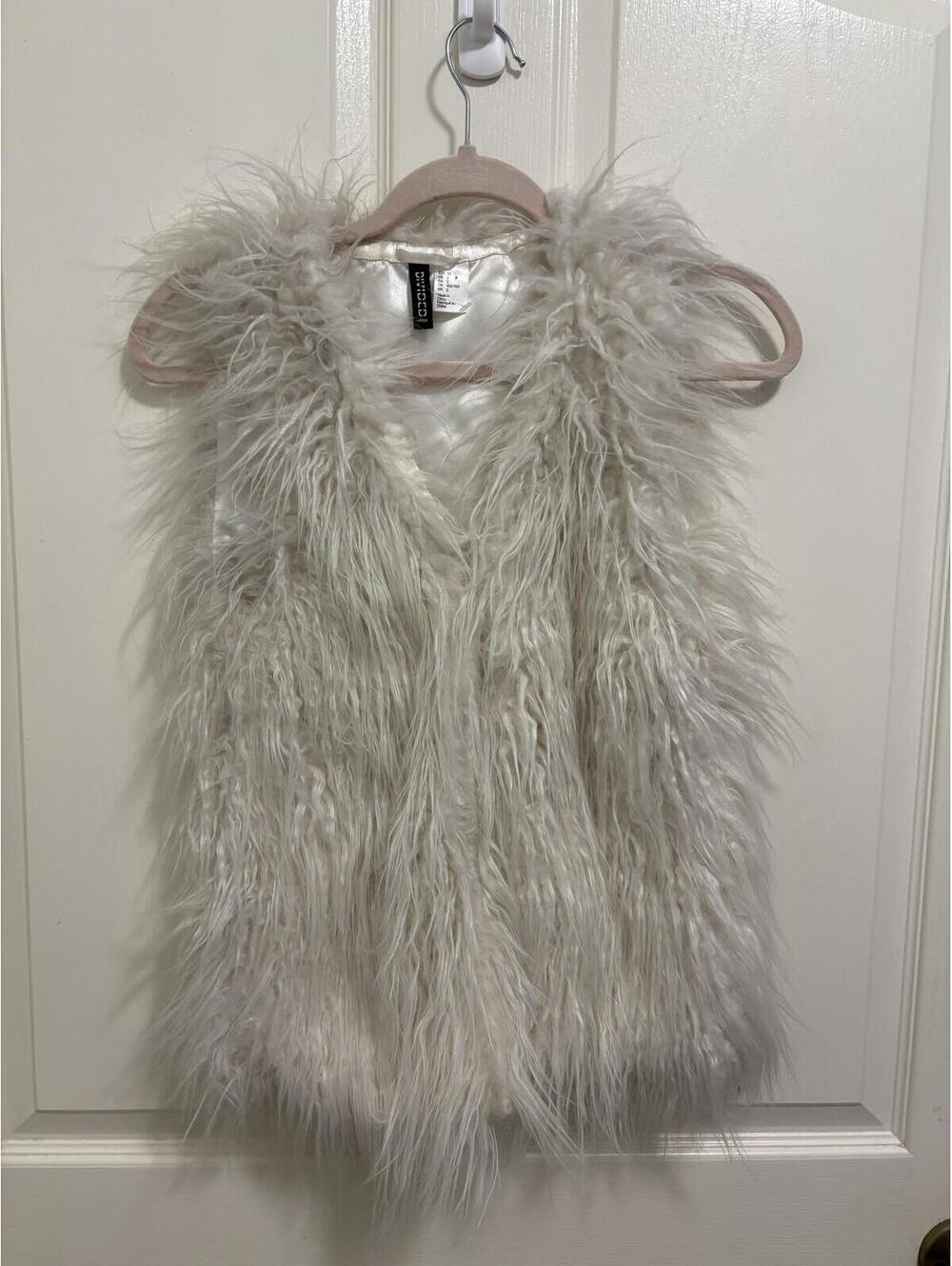 White Faux Fur Vest Size US 2 by H&M Divided